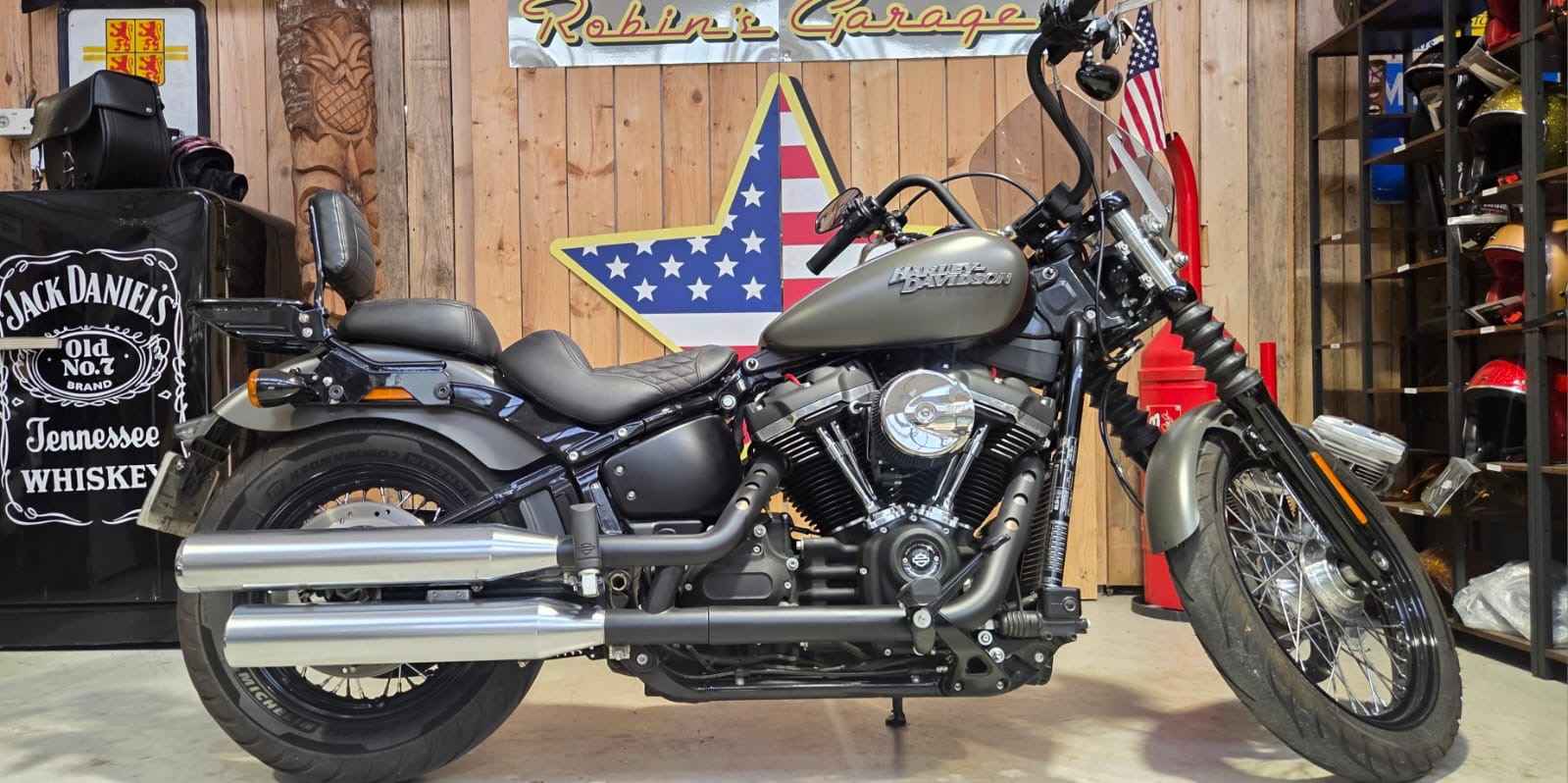 STREET BOB